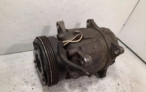 Renault Megane I Air conditioning (A/C) compressor (pump) 1135284 7700273320
