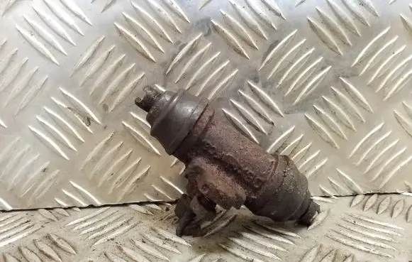 Volkswagen Transporter - Caravelle T4 Rear brake cylinder 701611461