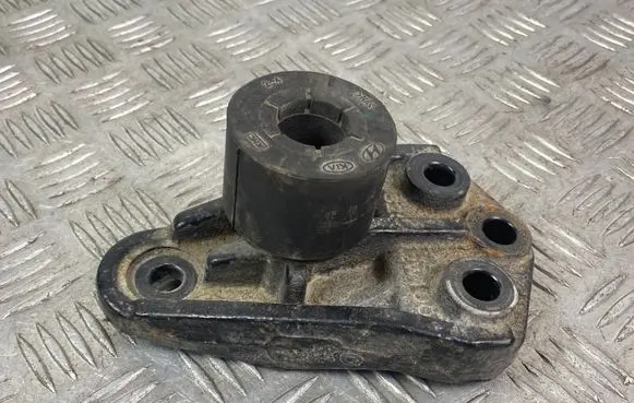 Hyundai Grand Santa Fe NC Engine mounting bracket