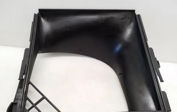 Volkswagen Touareg I Intercooler air channel guide 7L0117339