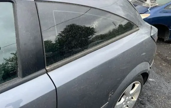 Opel Astra H Rear side window 