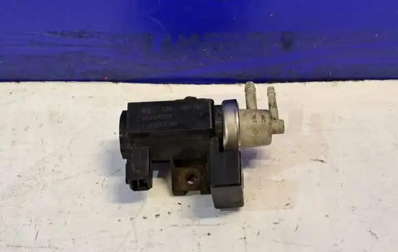 Engine mount vacuum valve