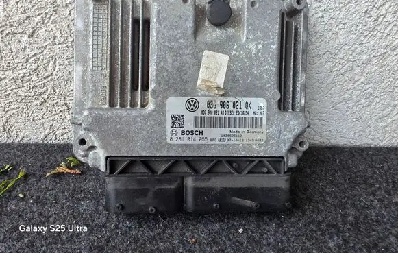 Volkswagen Golf Plus Engine control unit/module 03G906021QK