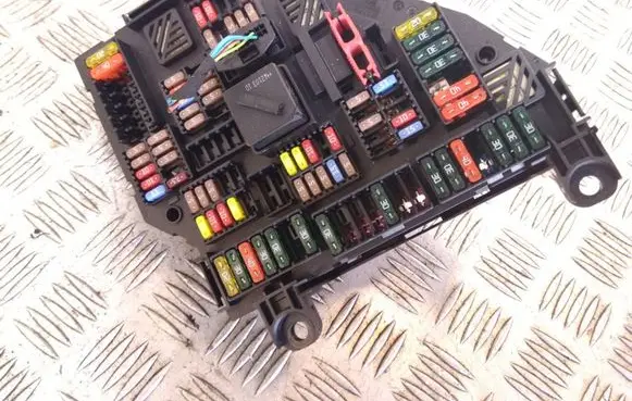 BMW 7 F01 F02 F03 F04 Fuse module 925281201