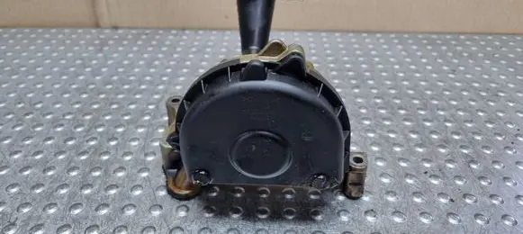 Volkswagen Polo IV 9N3 Oil pump 03F115105C