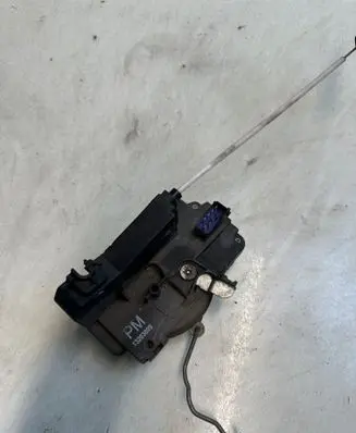 Opel Meriva A Front door lock 13203899