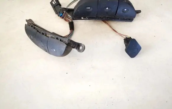 Opel Astra G Steering wheel buttons/switches 90561159
