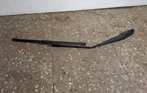Volvo V60 Front wiper blade arm 30753505
