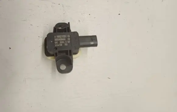 Mercedes-Benz GLE (W166 - C292) Airbag deployment crash/impact sensor A1668210351