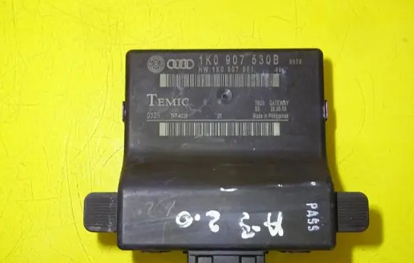 Audi A3 S3 8P Gateway control module 1K0907530B