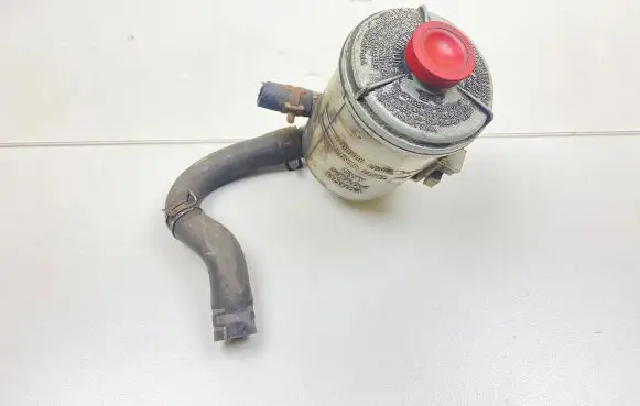 Honda CR-V Brake fluid reservoir 