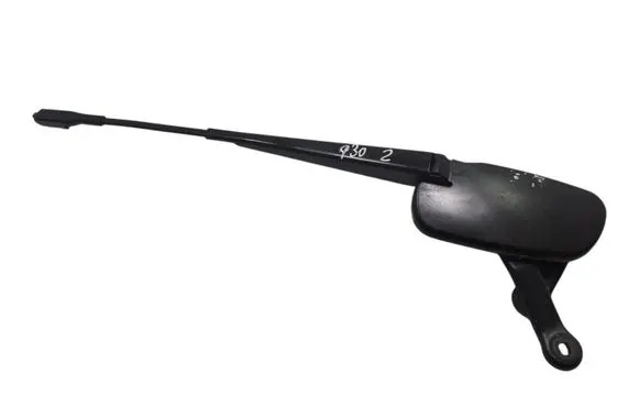 Infiniti Q30 Front wiper blade arm A1768200144