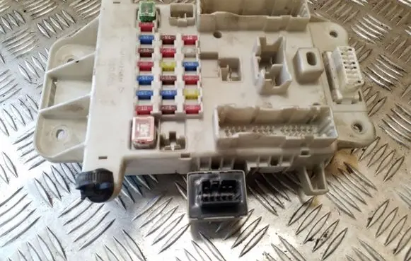 Toyota RAV 4 (XA20) Fuse module