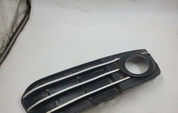 Audi A4 S4 B8 8K Front fog light trim/grill 8K0807682A