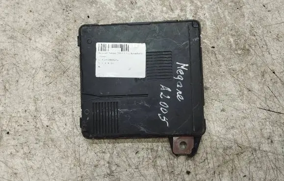 Renault Scenic II - Grand scenic II Fuse module 8200306032A S118399200D 040298