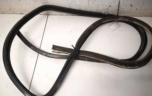 Volkswagen PASSAT B3 Rubber seal rear door 