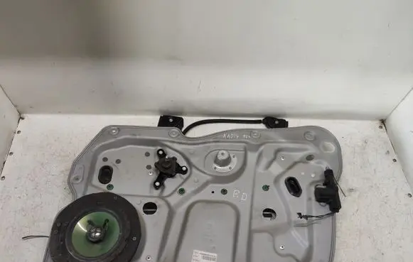Volkswagen Caddy Front door manual window regulator 
