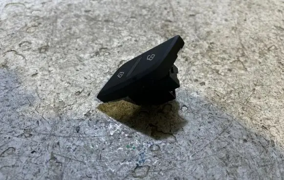 Audi Q3 8U Central locking switch button 8U29622108