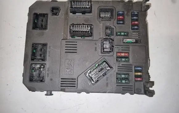 Peugeot 206 Comfort/convenience module S118085110E BSIE0300 9646777480