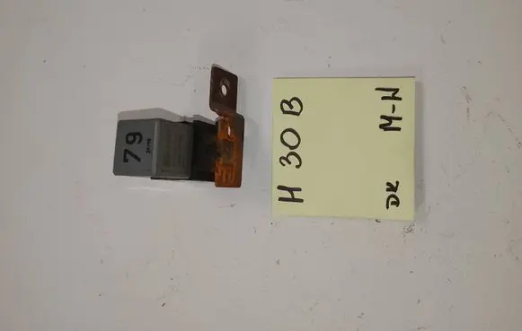 Volkswagen Golf III Other relay 191927841 V23134A52X196