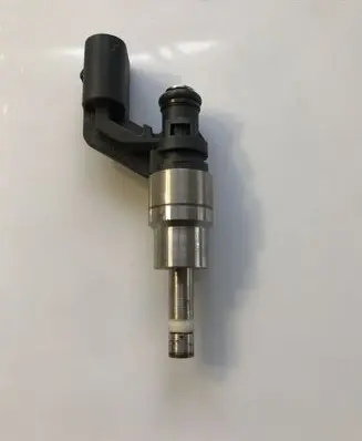 Volkswagen Golf V Fuel injector 0261500016