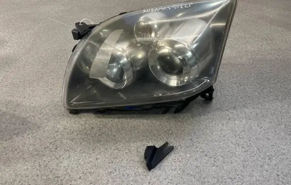 Toyota Avensis T250 Headlight/headlamp 