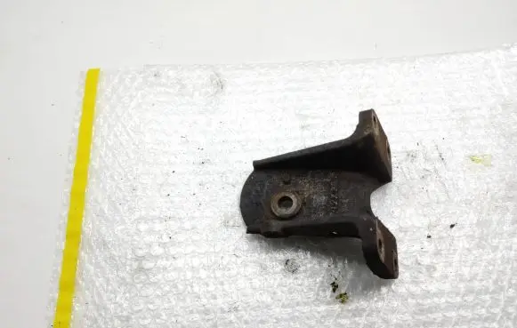 Toyota Land Cruiser (J150) Engine mounting bracket
