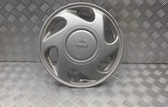 Nissan Primera R15 wheel hub/cap/trim 403152F010