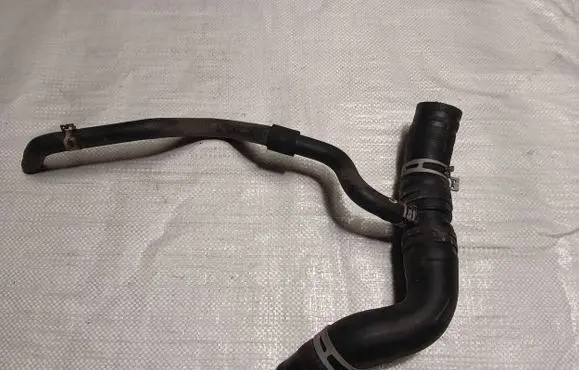 Nissan Juke I F15 Engine coolant pipe/hose 1320902