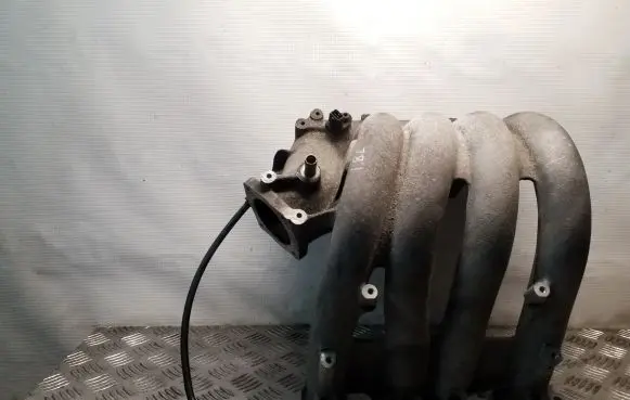 Volkswagen PASSAT B5 Intake manifold 050133223D