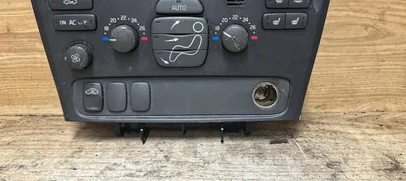 Volvo S60 Climate control unit 8691950