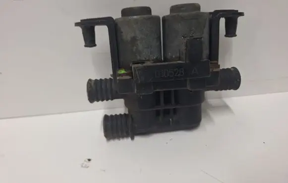 BMW 5 E39 Coolant heater control valve 8374995