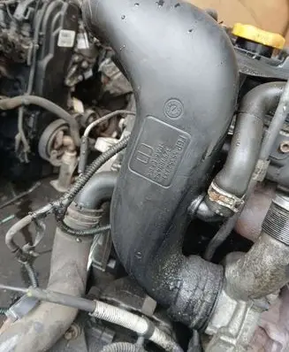 Opel Zafira B Air intake hose/pipe 55352733