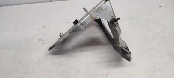 Audi A6 S6 C6 4F Fender mounting bracket 4F0821135B