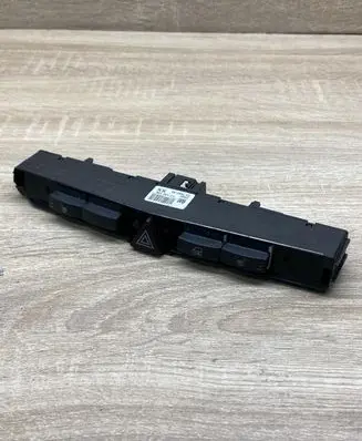 Opel Astra H Hazard light switch 13100109
