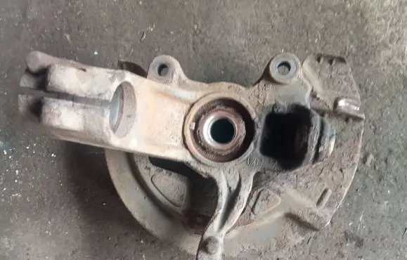 Volvo S60 Front wheel hub 6G913K171A
