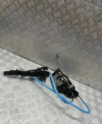 BMW X5 F15 Front door lock 7281937