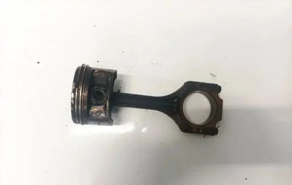 Volkswagen Golf V Piston with connecting rod