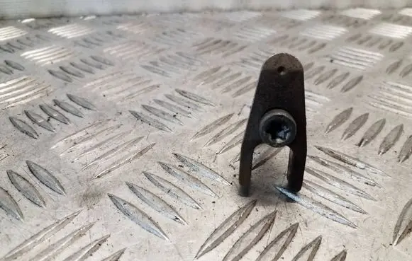 Jeep Grand Cherokee (WK) Fuel Injector clamp holder