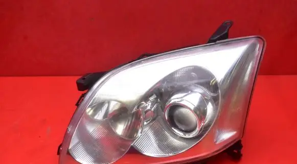 Toyota Avensis Verso Headlight/headlamp