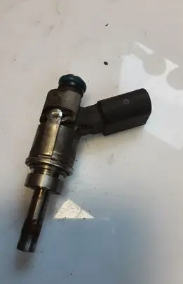 Audi A8 S8 D3 4E Fuel injector 06E906036C 06E036C