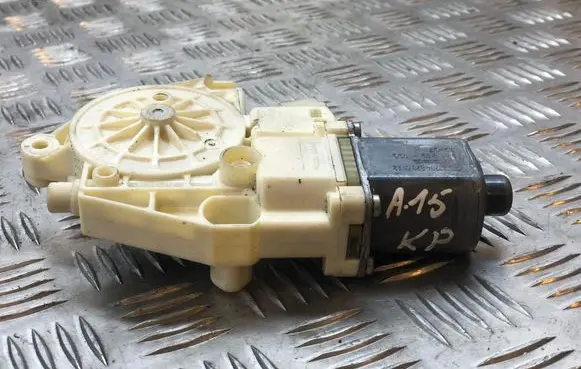 Mercedes-Benz E W212 Front door window regulator motor A2048200142