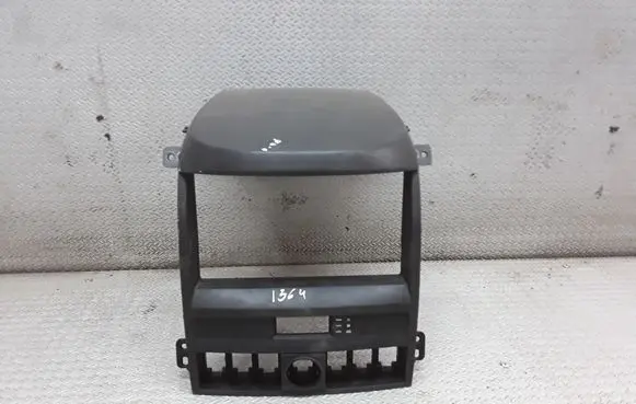 KIA Sorento Radio/GPS head unit trim 