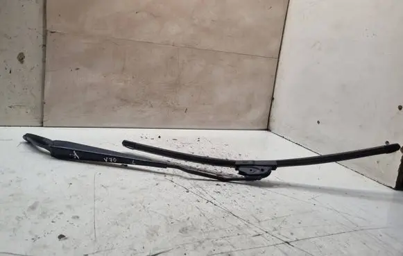 Front wiper blade arm