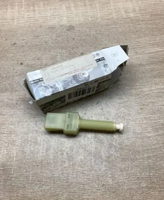 Audi A4 S4 B5 8D Brake pedal sensor switch 443945515