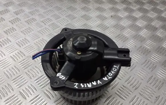 Toyota Yaris Front door blower motor 194000-1210