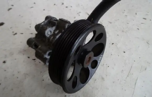 Opel Antara Power steering pump mounting bracket 