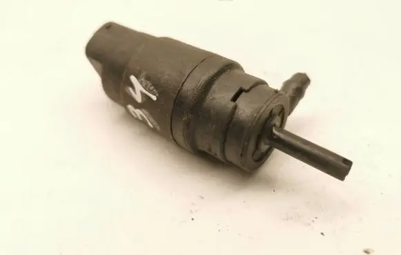 BMW 5 E34 Windscreen/windshield washer pump 1391358
