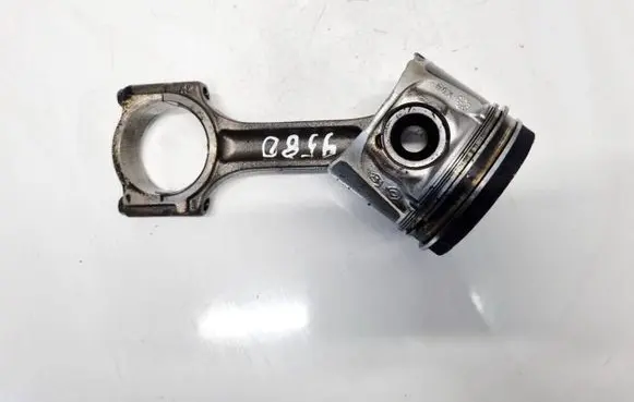 Nissan Qashqai Piston with connecting rod
