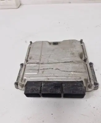 Opel Vivaro Engine control unit/module 0281010632